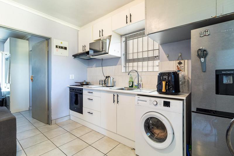 To Let 1 Bedroom Property for Rent in Loevenstein Western Cape